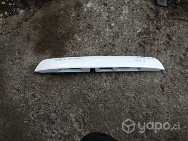 Moldura portalon nissan kicks 2021-2022 original