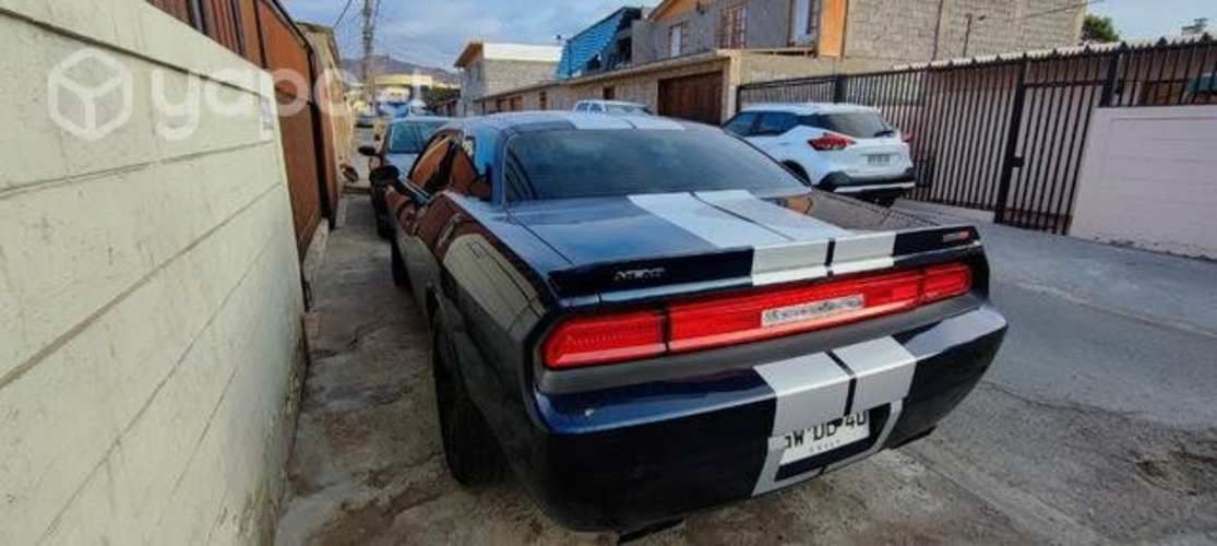 Dodge Challenger srt8