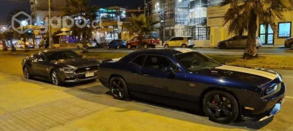 Dodge Challenger srt8