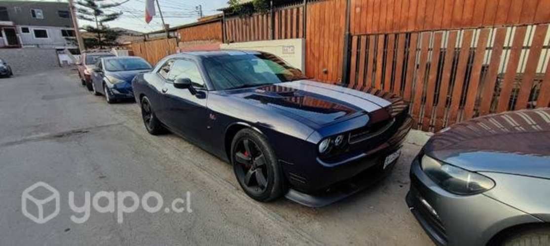 Dodge Challenger srt8