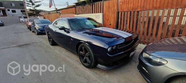 Dodge Challenger srt8