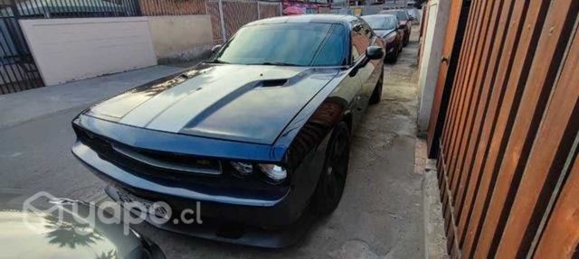Dodge Challenger srt8