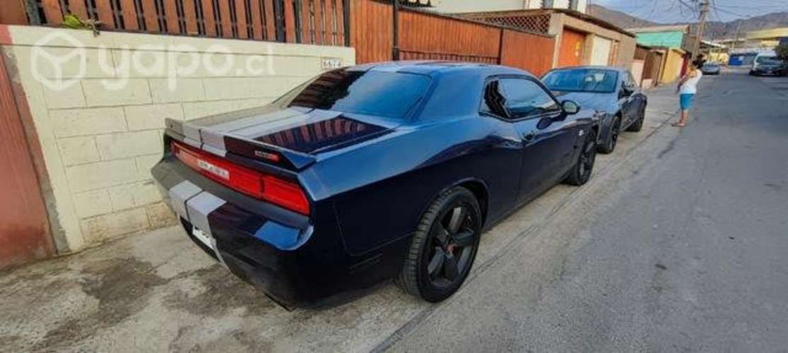 Dodge Challenger srt8