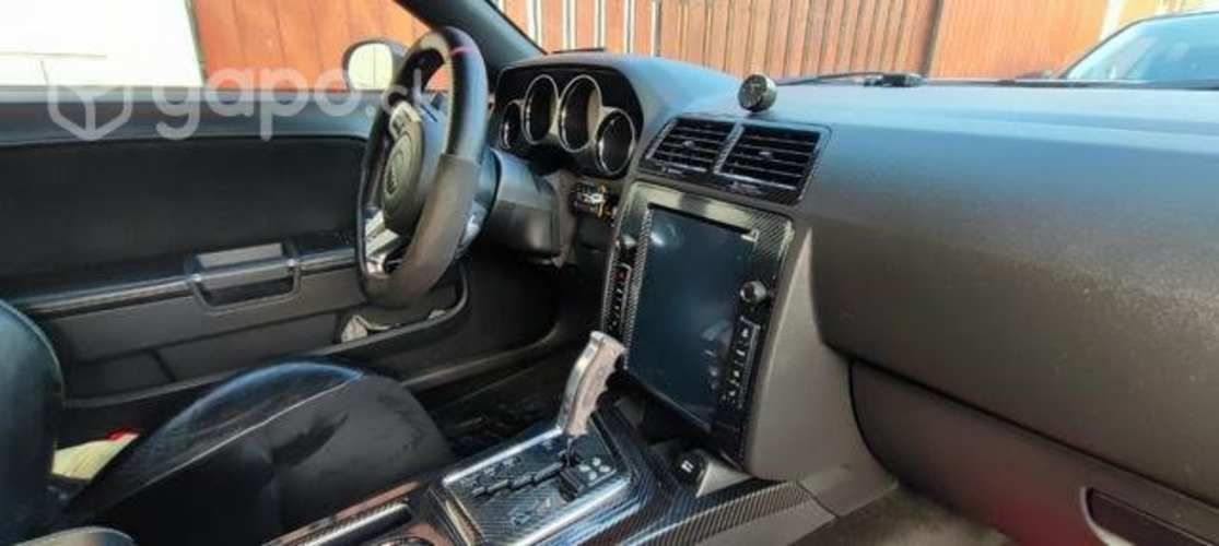 Dodge Challenger srt8