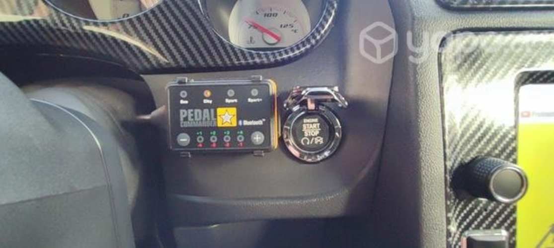 Dodge Challenger srt8