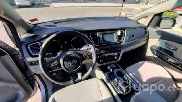 Vendo van kia grand carnival 8 pasajeros
