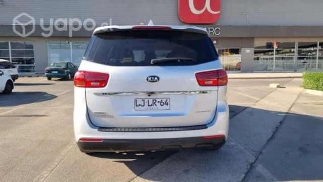 Vendo van kia grand carnival 8 pasajeros