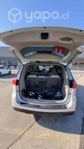 Vendo van kia grand carnival 8 pasajeros