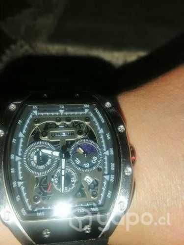 Reloj modelo moderno