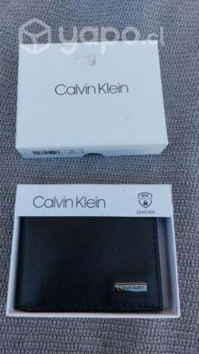 Billetera NUEVA Calvin Klein $ 20.000.-