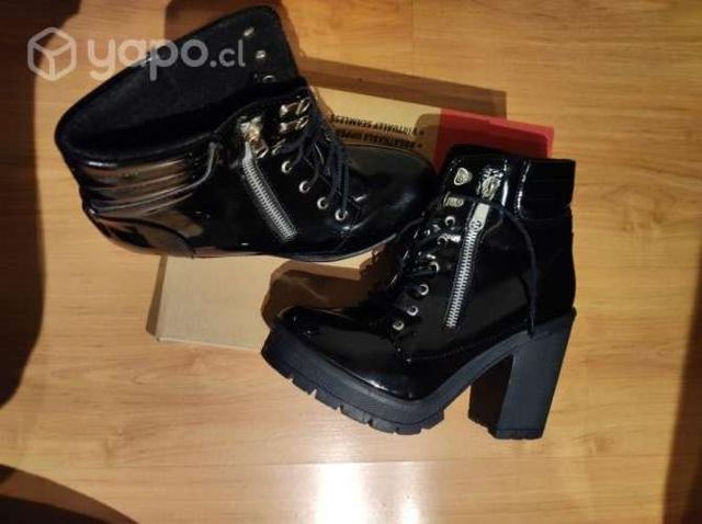 Botas casi nuevas 36, colombianas