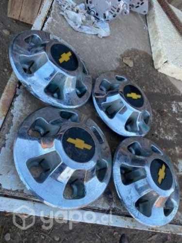 Se venden 4 tapas de rueda de chevrolet luv