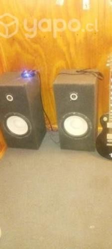Par de parlantes ( grandes) + mini ampli
