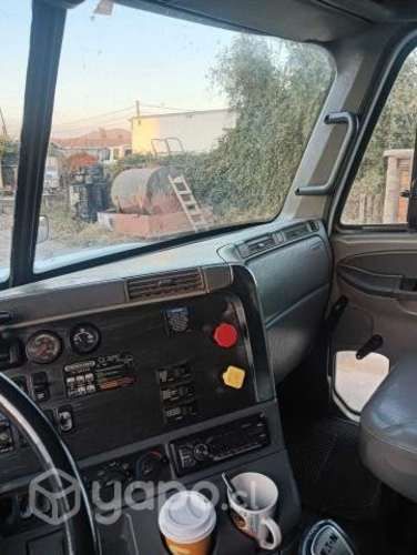 Vendo tracto columbia cl120 freightliner