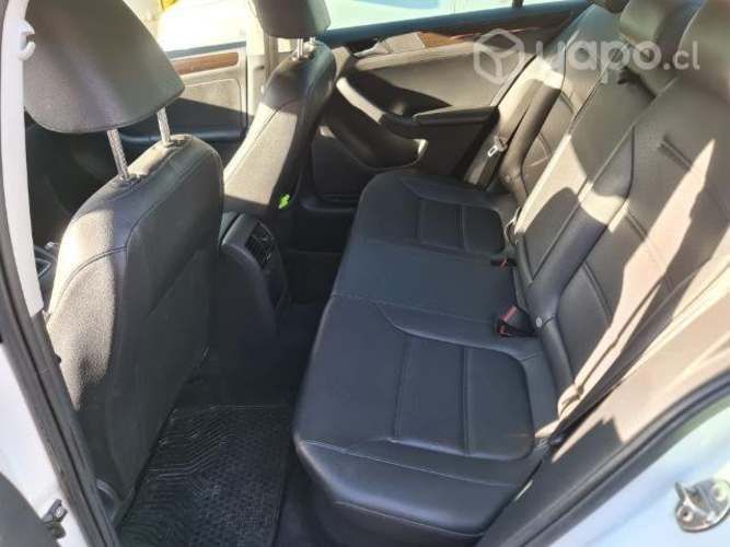 Volkswagen bora 2016 version advance plus