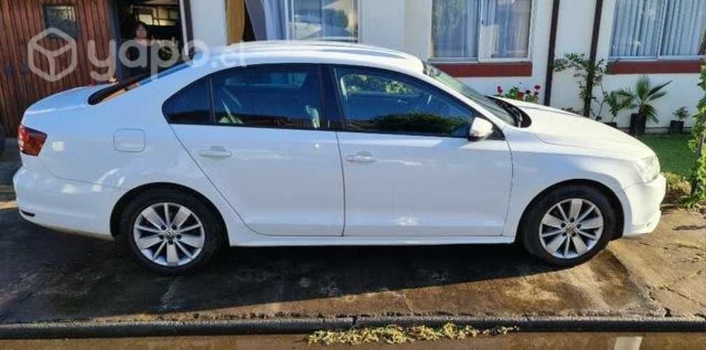 Volkswagen bora 2016 version advance plus