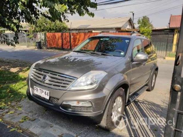 Ssangyong Rexton 2013 4x4 Automatica semi full