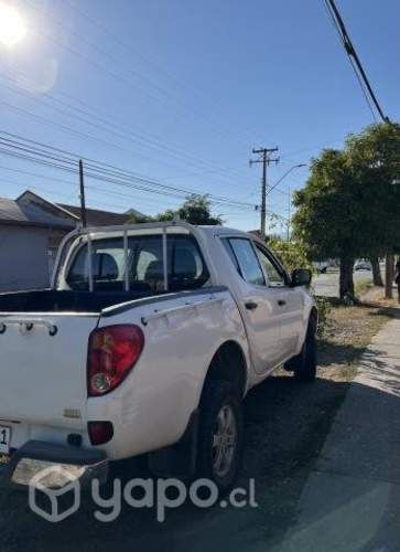 Mitsubishi l200 2013