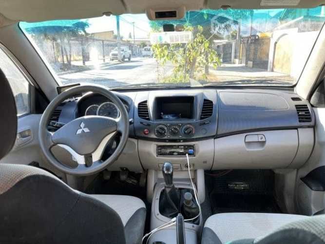 Mitsubishi l200 2013