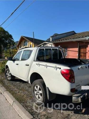 Mitsubishi l200 2013