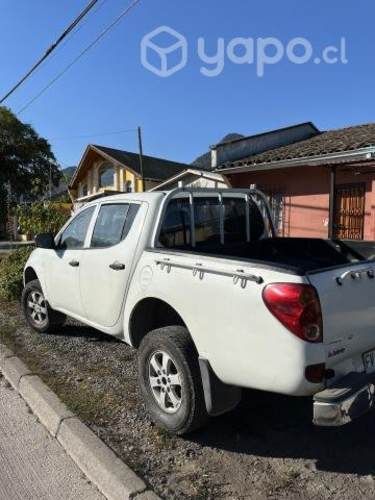 Mitsubishi l200 2013