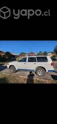 Vendo mitsubishi montero 2010