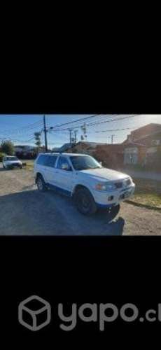 Vendo mitsubishi montero 2010