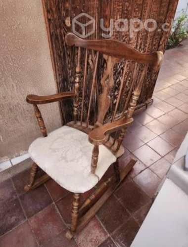 Silla mecedora antigua