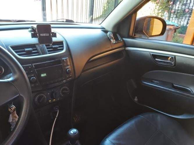 Suzuki Swift con sus papeles al día.