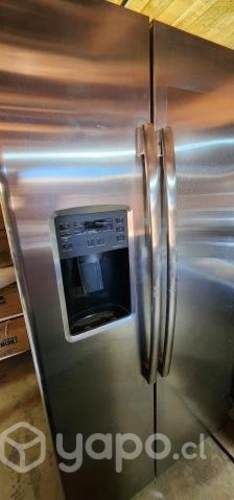 Refrigerador GE Mod. GKCS6FGDFSS / 712 Lts