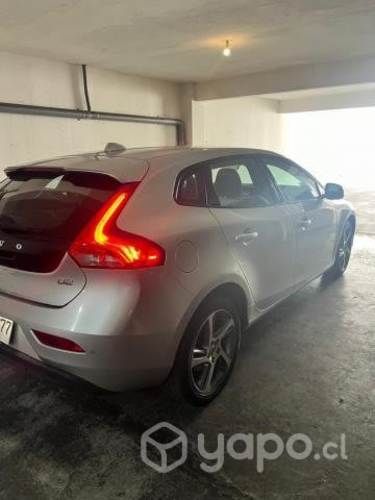 Volvo v40 2017
