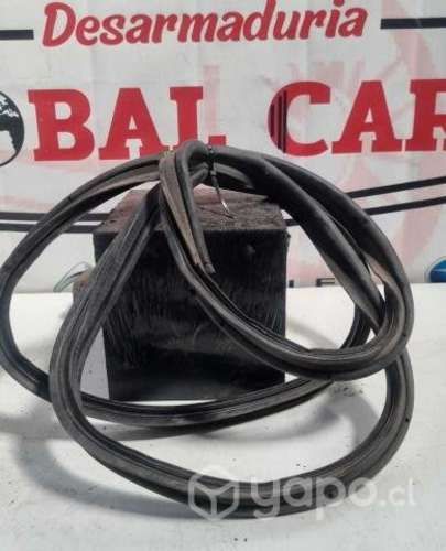 Goma portalon TOYOTA YARIS 2014