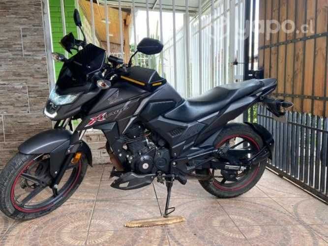 Honda X-Blade, año 2022