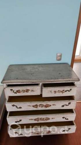 Cómoda provenzal muy antigua