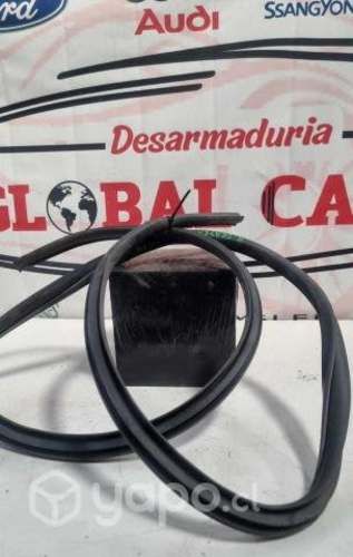 Goma puerta trasera derecha TOYOTA YARIS 2014