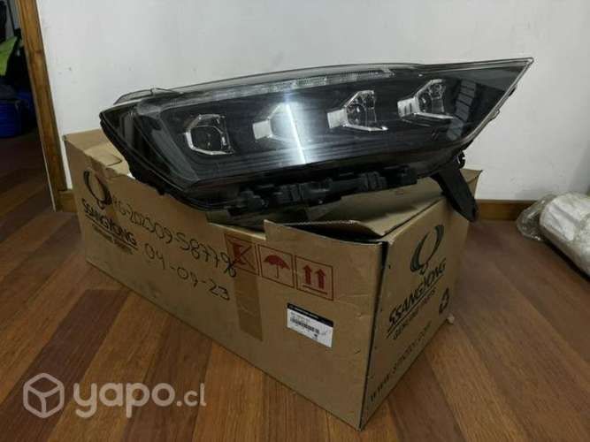 Foco derecho led New Rexton año 2022 - 23