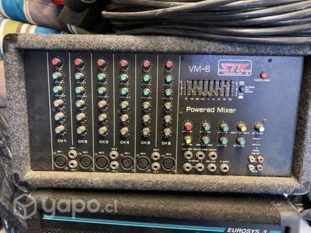 Mixer STK VM-6 con parlantes Peavey