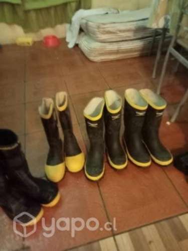 Botas de agua y cubre calzados