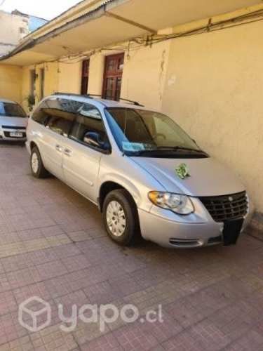 Vendo van chrysler town & country 2.007