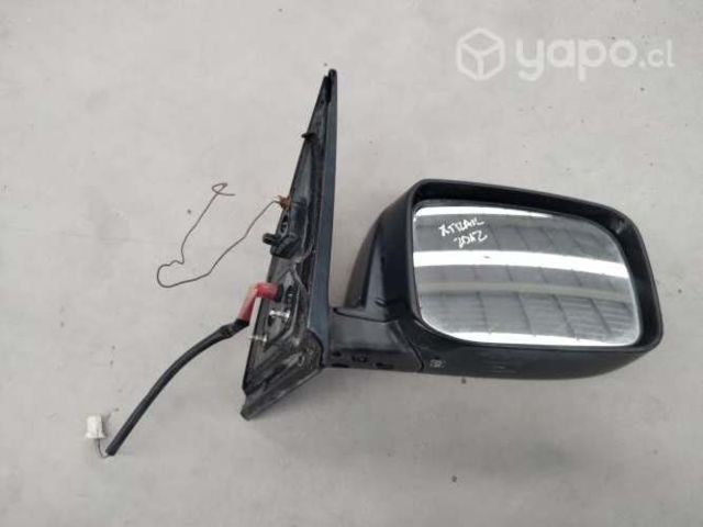 Espejo derecho Nissan Xtrail año 2012