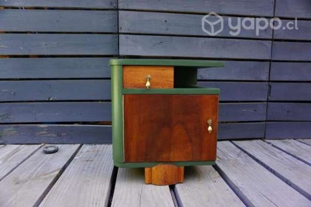 Velador recién restaurado