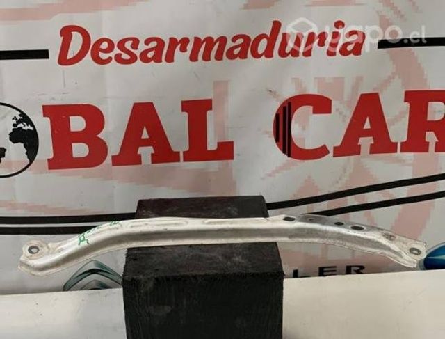 Soporte derecho TOYOTA YARIS 2014