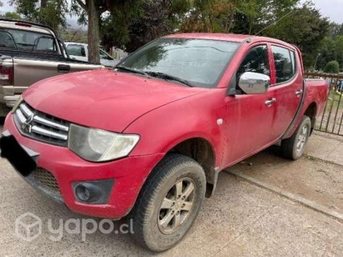 Mitsubishi L200 KATANA CRT 4X4 2.5 2012