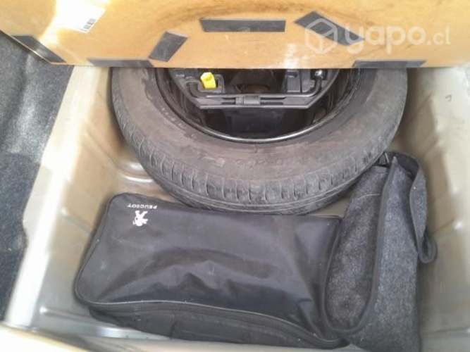 Peugeot 301 2017 automático oportunidade