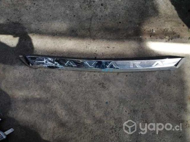 Moldura capot cromada nissan navara original