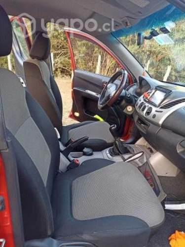 Mitsubishi l200 2015