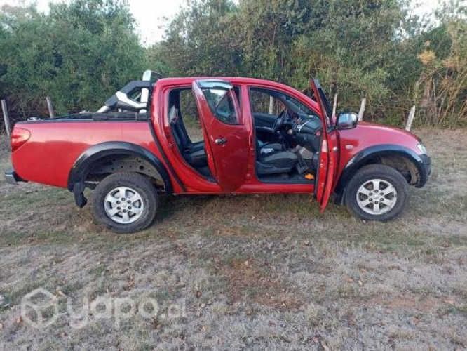 Mitsubishi l200 2015