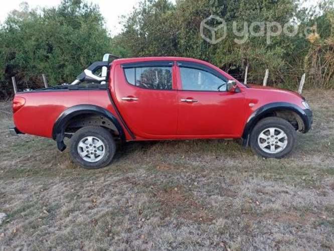 Mitsubishi l200 2015