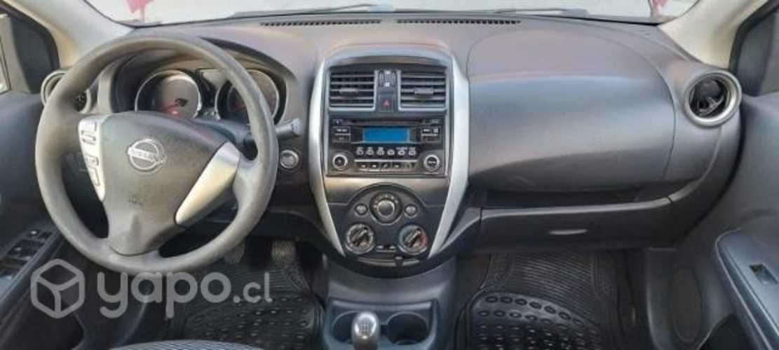 Vendo Nissan Versa 2017, versión full equipo