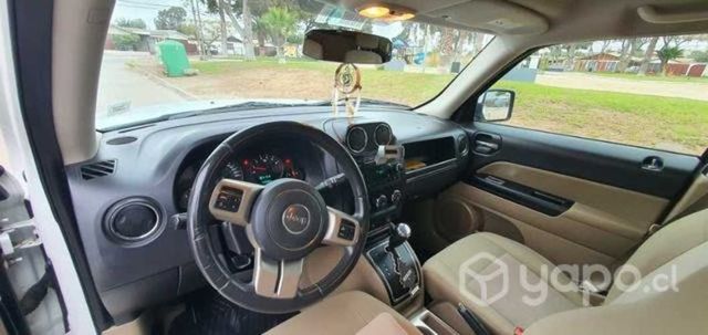 Jeep Patriot 2012 4x4 Blanco y Beige